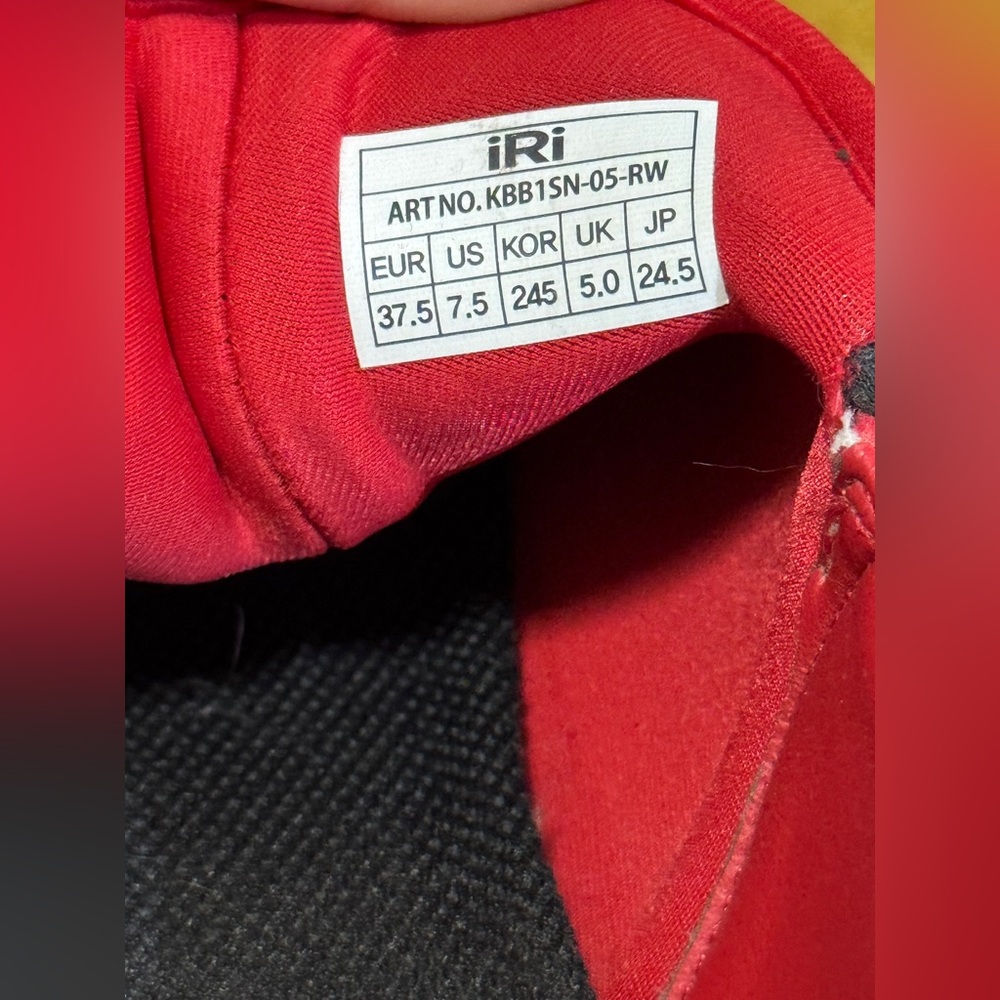 iRi WES I Red Low Top Sneaker – Size 7.5/37.5 – Red - Picture 8 of 9
